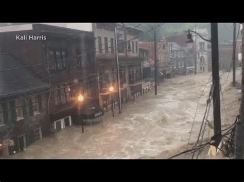 Flash flooding hits Ellicott City, Maryland - YouTube