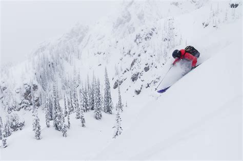 Revelstoke Heli-Skiing Packages & Vacations