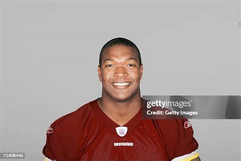 Washington Redskins Chris Samuels Photos and Premium High Res Pictures ...