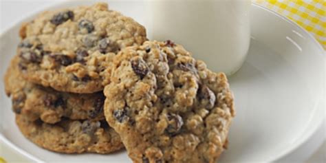 Big Batch Oatmeal Raisin Cookies - Splenda®