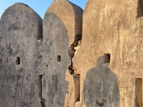 The Great Wall of India of Kumbhalgarh Fort is breaking at many places ...