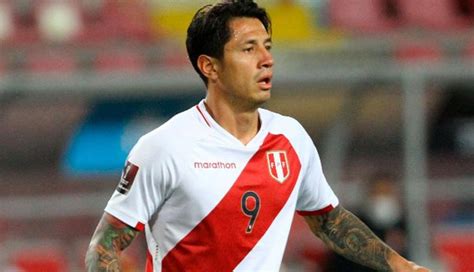 Lapadula se unió a los entrenamientos de Perú para enfrentar a Ecuador