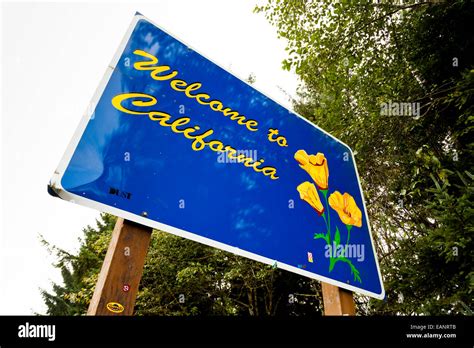 Welcome to California sign Highway 101 Oregon California Stateline USA ...