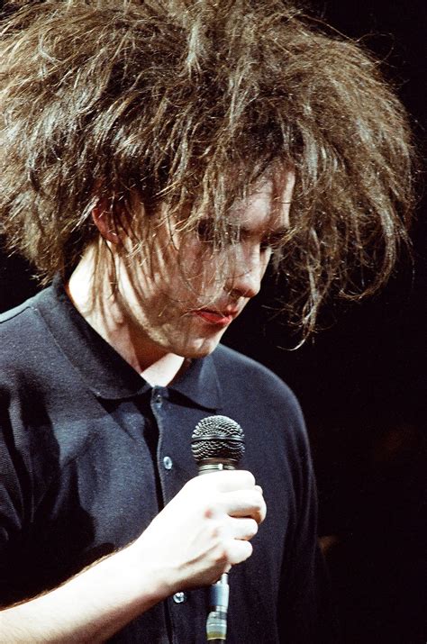A Valentine to Robert Smith as the Cure Is Inducted Into the Rock & Roll Hall of Fame | Vogue