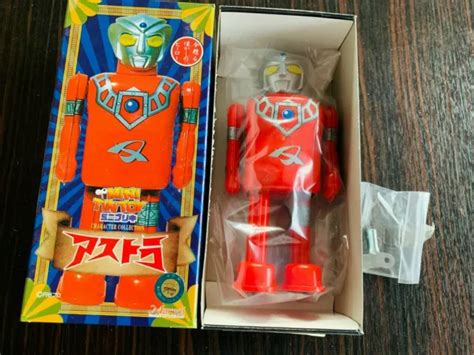 JOUET EN TOLE Mecanique Tin Toys Style Robot Vintage Ultraman 16 Cm En ...