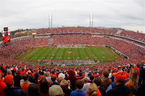 Look: College Football Stadium Is Practically Empty - The Spun