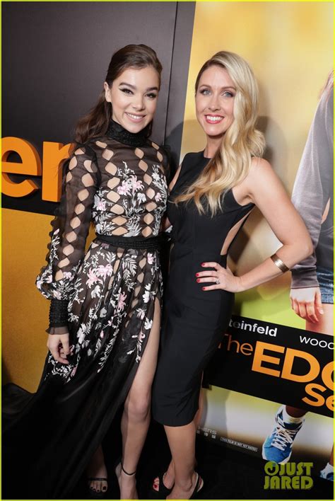 Hailee Steinfeld & 'The Edge of 17' Cast Do The Mannequin Challenge at the Premiere!: Photo ...