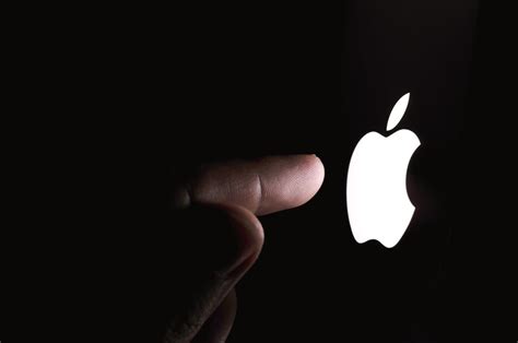 The glowing Apple logo could be making a comeback for MacBooks | Tom's ...