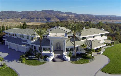 Amazing celebrity homes for sale