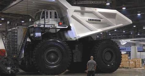 LARGEST Dump Truck in the World: Liebherr T-284! Can You Imagine ...