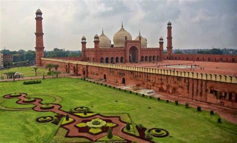 Badshahi Masjid Lahore - Pakistan Images & Photos