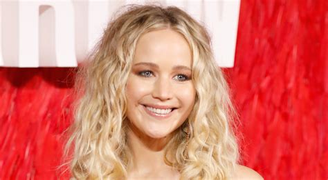 Jennifer Lawrence Makes Annual Christmas Trip to Children’s Hospital in Kentucky! | 2018 ...