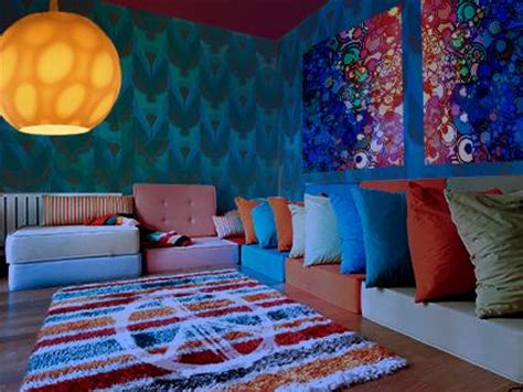 Psychedelic Room Décor Ideas | LoveToKnow