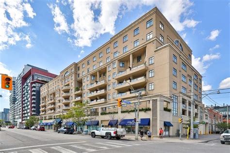 Downtown Toronto condo with a terrace gets quick offer - The Globe and Mail