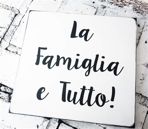 Italian saying sign La Famiglia e Tutto by deSignsOfExpression