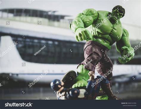 5 Avengers Fight Scene Images, Stock Photos & Vectors | Shutterstock