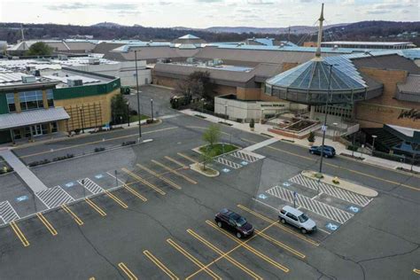 Amusement center at Danbury Fair anchor spot seeks liquor permit