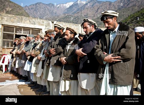 Soldiers prayer afghanistan hi-res stock photography and images - Alamy