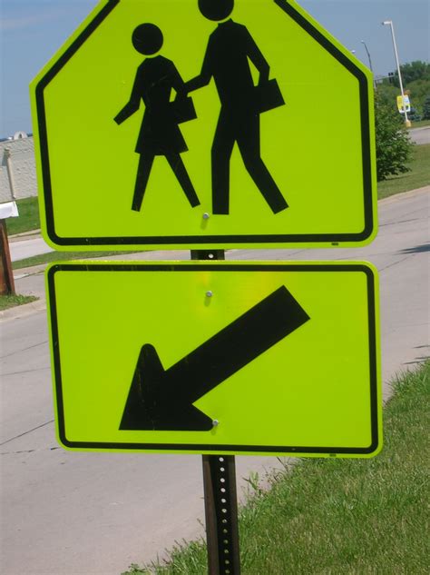 Crosswalk sign | Pics4Learning