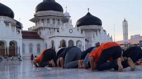 Sujud Syukur & Bacaan Doa Sujud Syukur Saat Sujud Terakhir Dalam Sholat, Waktu Mustajab Doa ...