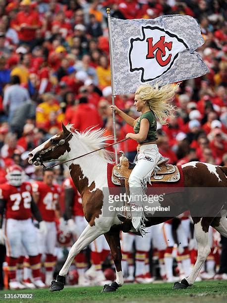 31 Kansas City Chiefs Warpaint Photos & High Res Pictures - Getty Images