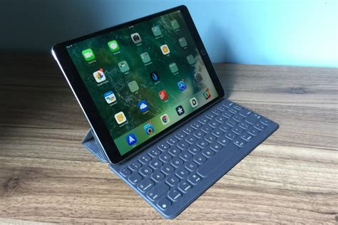 10.5-inch iPad Pro keyboards: Smart Keyboard vs. Logitech Slim Combo | Macworld