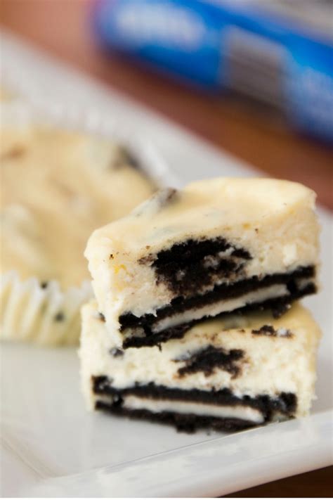 Mini Oreo Cheesecake Cupcakes Recipe (with Video) | TipBuzz