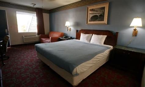 Hotel Bookings at McAllen, TX Hotel - Deluxe Inn - Airport