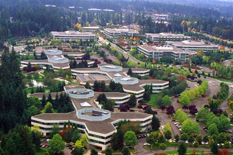 How many employees does microsoft have in redmond information