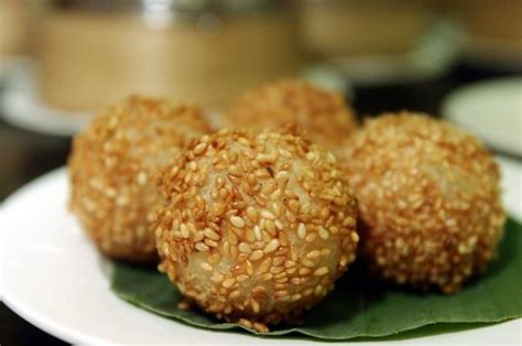 Glutinous rice balls with black sesame filling - Kuali