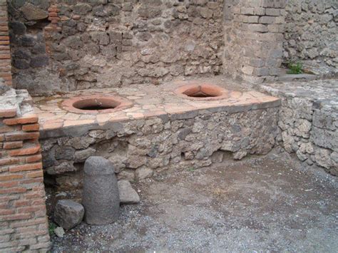 Take-out restaurants existed in ancient Rome and were called "thermopolia"