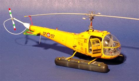 AIRPLANE SCALE MODELKIT: Bell 47J