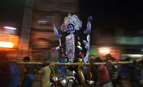 Kali Puja Preparations Begin in Kolkata