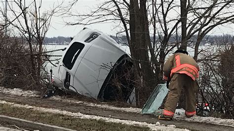 Crash forces vehicle off I-190, causing traffic delays | wgrz.com