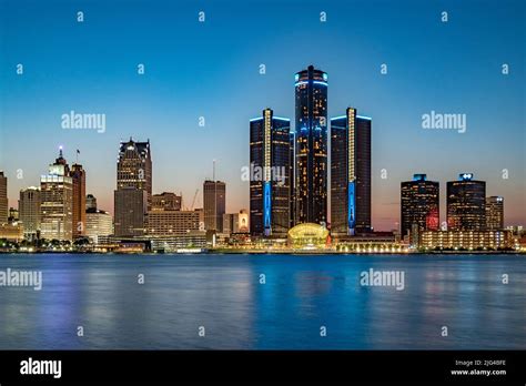 Detroit skyline at dusk Stock Photo - Alamy