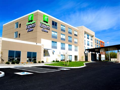 Affordable Hotels in Oswego, NY | Holiday Inn Express & Suites Oswego