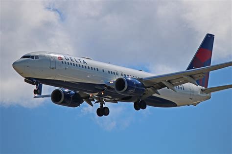 N3740C: Delta Air Lines Boeing 737-800 (New In 2000)