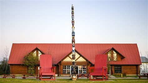 15 Roadside Attractions and Landmarks For a Road Trip in Alberta