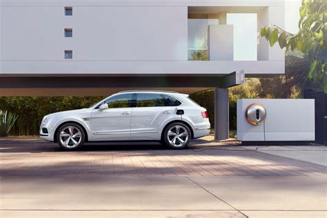 Bentayga Hybrid electrifies the Bentley lineup - CNET