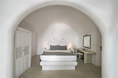 The History of Cave Hotels in Santorini & Popular Cave Hotels to visit ...