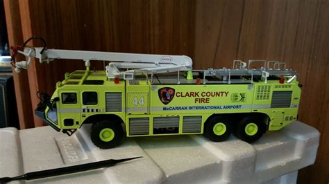 Oshkosh Striker 3000 6x6 ARFF Toy Fire Truck | Toy fire trucks, Fire ...