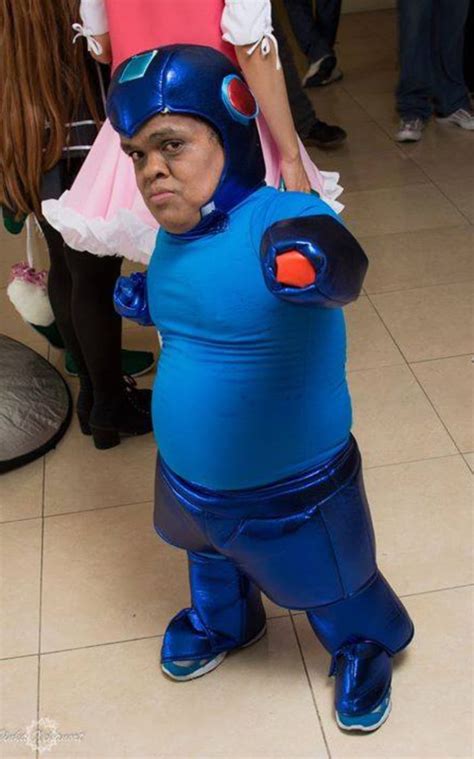 Best Mega Man Cosplay... Ever - 9GAG