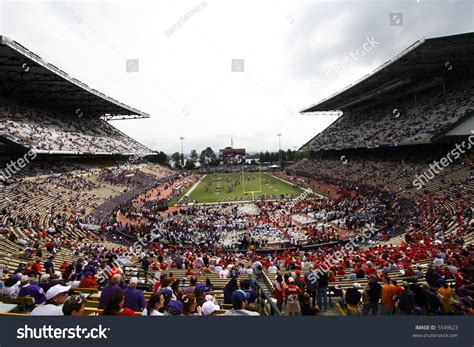 406 Husky Football Images, Stock Photos & Vectors | Shutterstock