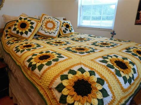 Crocodile Sunflower Afghan by Alice Roush, FB Crochet Addicts group | http://www.ravelr ...