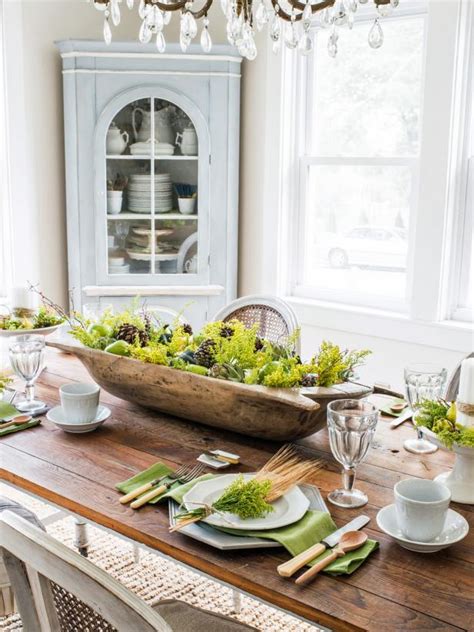 How to Create a Rustic Fall Centerpiece in a Dough Bowl | HGTV