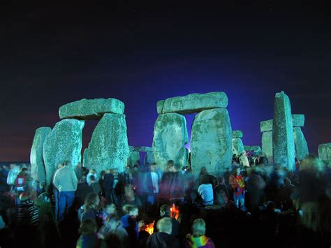 File:Stonehenge Summer Solstice eve 02.jpg - Wikimedia Commons