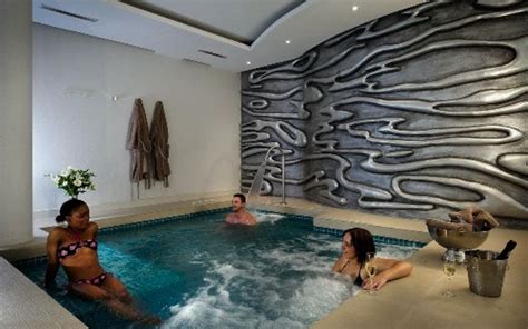 Benefits of swimming in the spa with indoor heated pool - Reconnect Day Spa