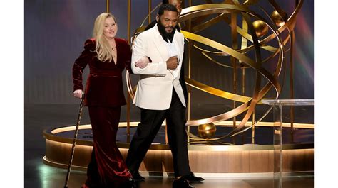 Christina Applegate receives emotional Emmys standing ovation after MS diagnosis | The Independent