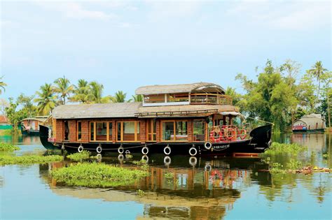 1 Bedroom Deluxe Houseboat with Upperdeck - Alleppey Houseboat Club