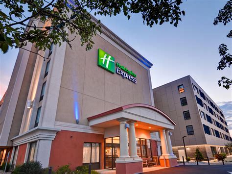 Hotels Near Boston Convention Center In South Boston | Holiday Inn Express Boston